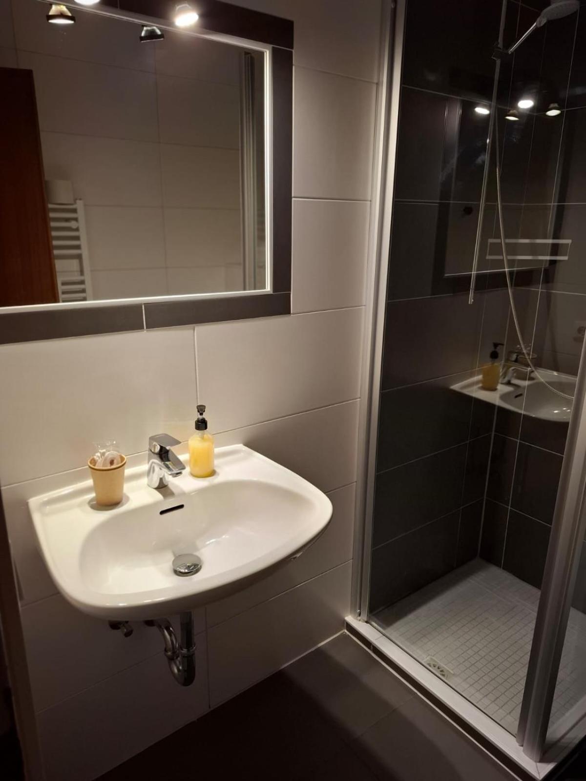 Hotel Am Schwarzen Berg Stade Exteriör bild