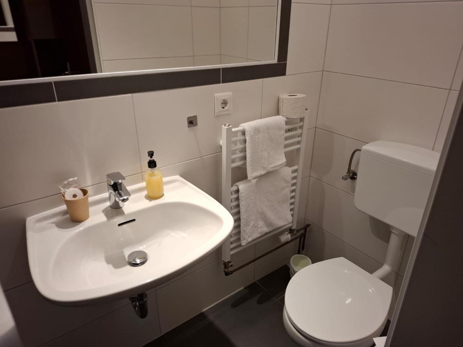 Hotel Am Schwarzen Berg Stade Exteriör bild