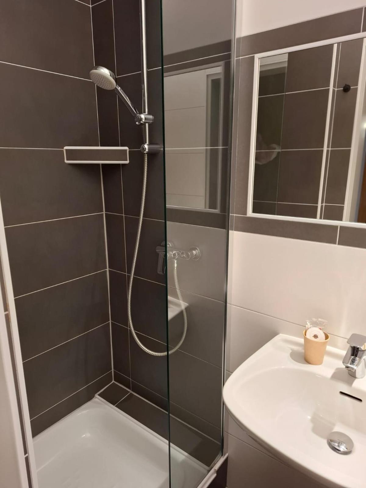 Hotel Am Schwarzen Berg Stade Exteriör bild