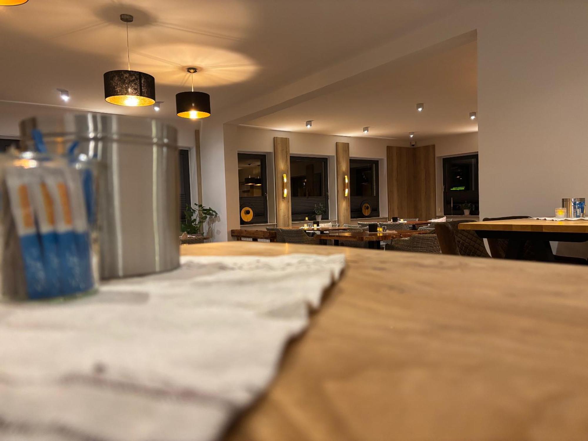 Hotel Am Schwarzen Berg Stade Exteriör bild