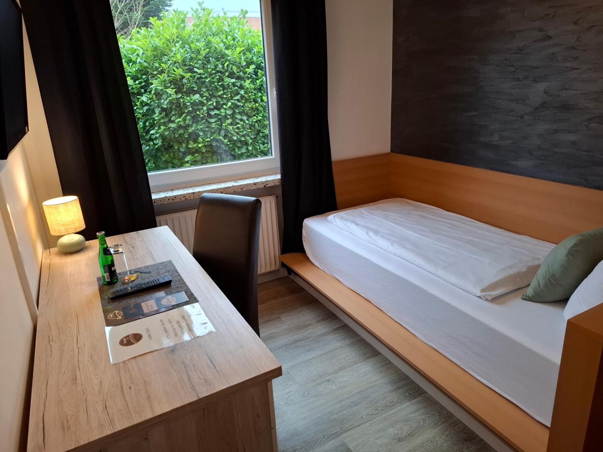 Hotel Am Schwarzen Berg Stade Exteriör bild