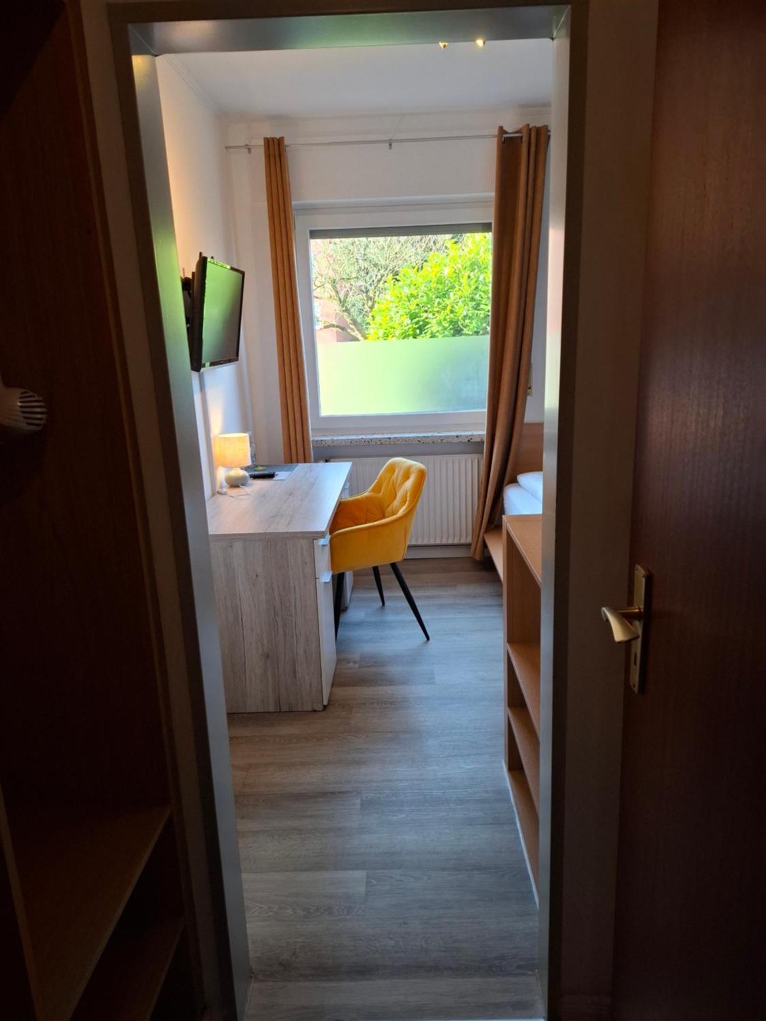 Hotel Am Schwarzen Berg Stade Exteriör bild