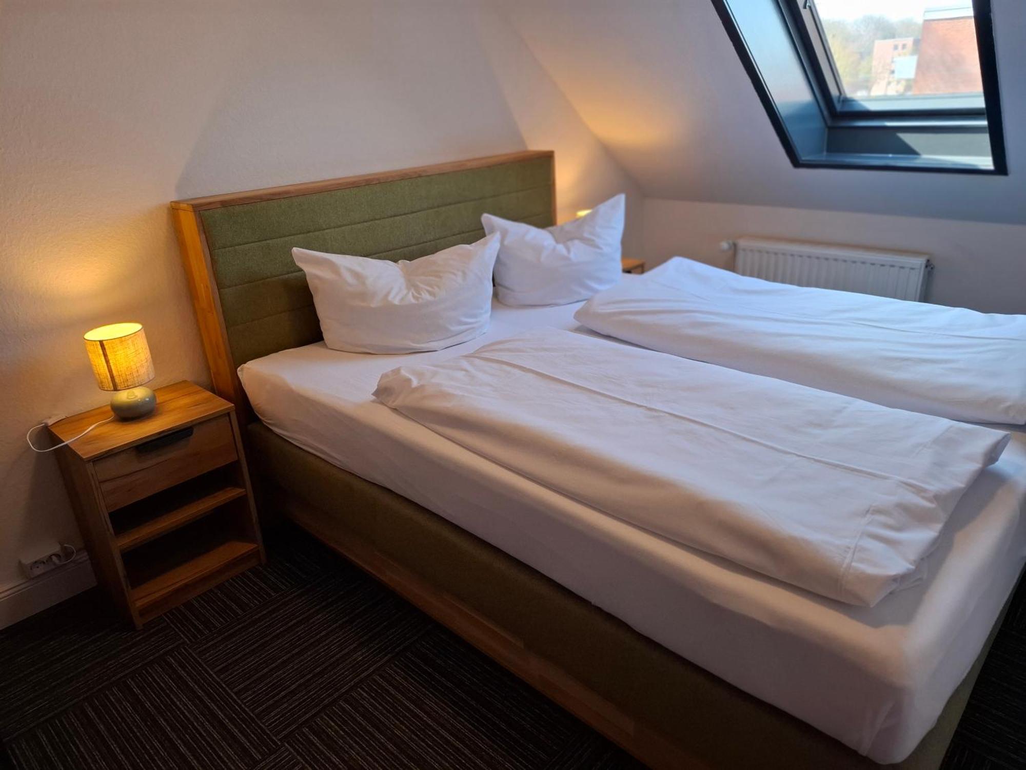 Hotel Am Schwarzen Berg Stade Exteriör bild