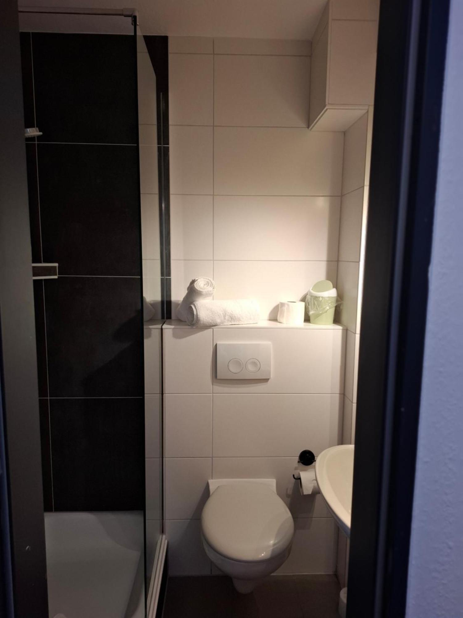 Hotel Am Schwarzen Berg Stade Exteriör bild