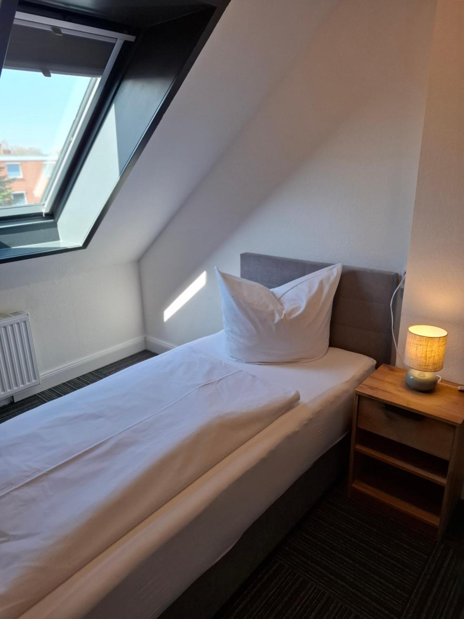 Hotel Am Schwarzen Berg Stade Exteriör bild