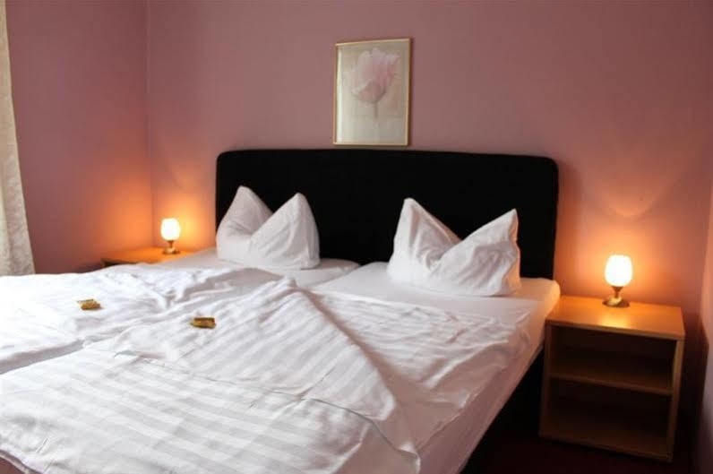 Hotel Am Schwarzen Berg Stade Exteriör bild